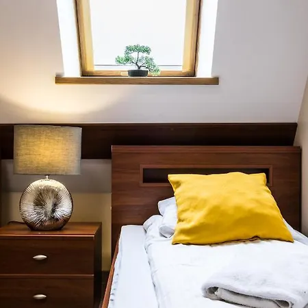 Stroma, Odkryj-zakopane Lägenhet *